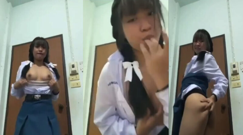 เบ็ดหีคาชุดนักเรียนไทย xxx น่ารักนมกำลังตั้งเต้าเงี่ยนหีอยากโดนควยเย็ด ถ่ายคลิปยั่วเย็ดส่งให้แฟนล่อควย